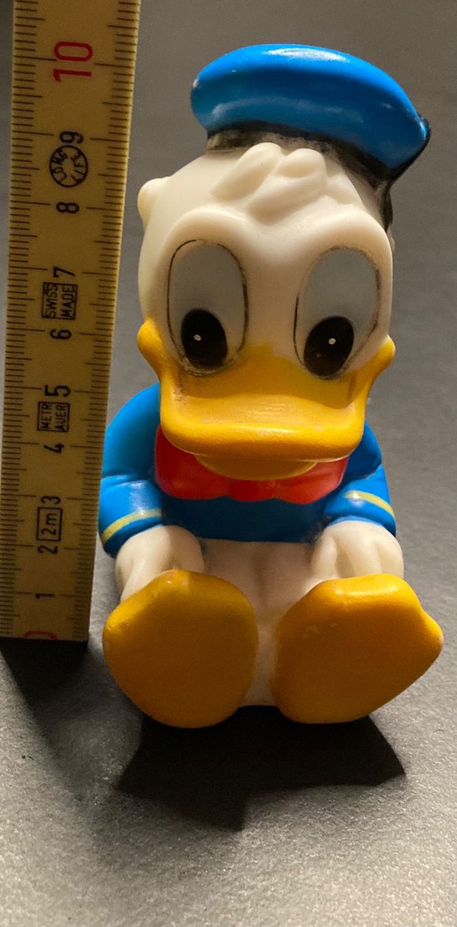 Statuette: Vintage Donald Duck Gummi-Figur – Usato da Zug venduto da YvonneBa48