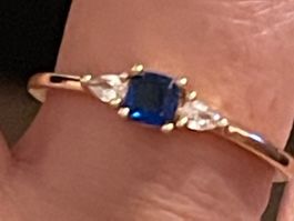 Bague vintage 58. plaquée jaune/zircon bleue/brilants