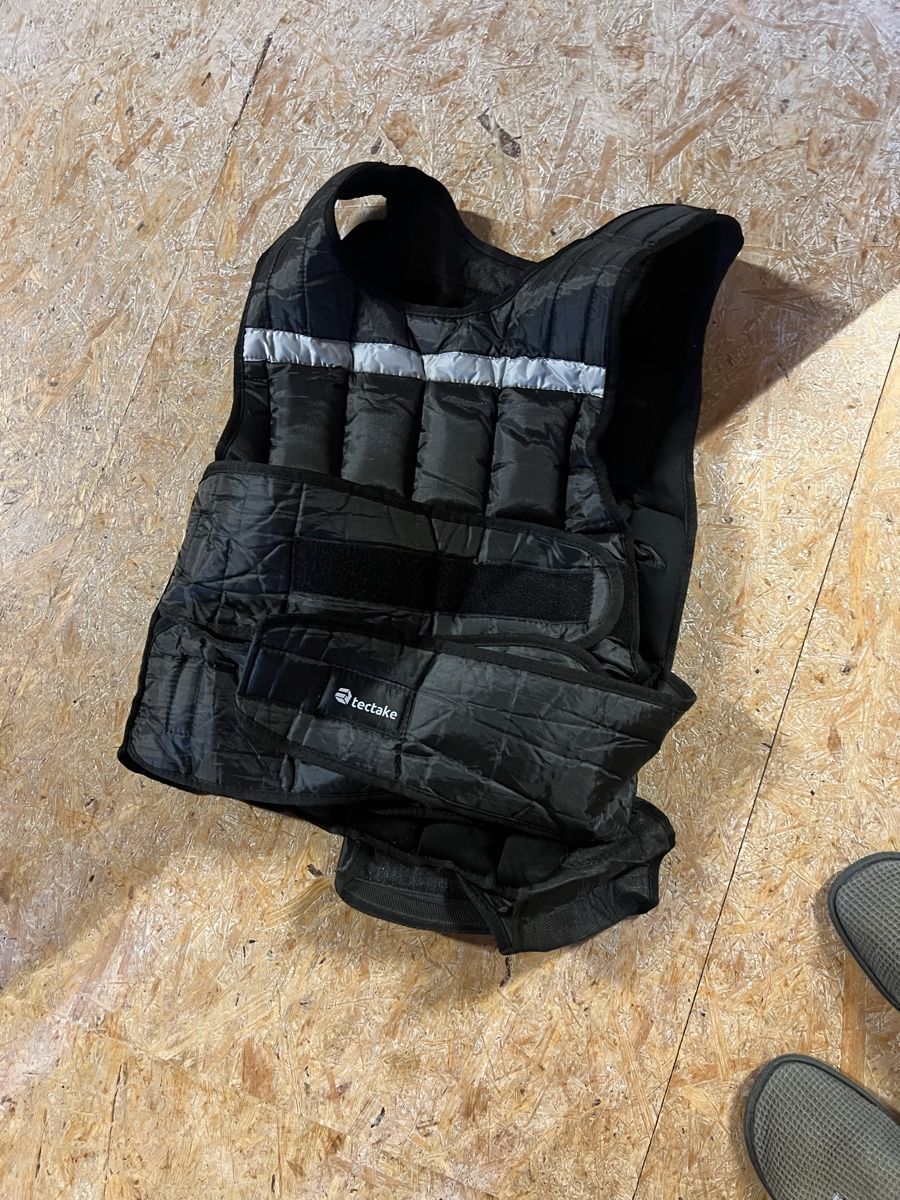 TecTake Vélos d'appartement: Gewichtsweste Tectake - Weighted Vest Tectake – D'occasion à Zürich par fabio9300