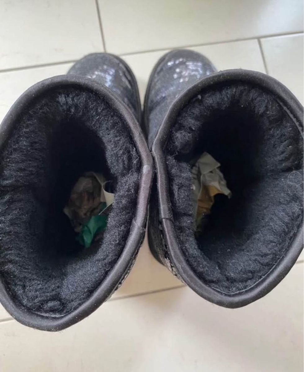 Ugg Scarpe da donna: Ugg Boots mit Pailletten Gr. 37 schwarz – Usato da Ellikon an der Thur venduto da Bali1999 1