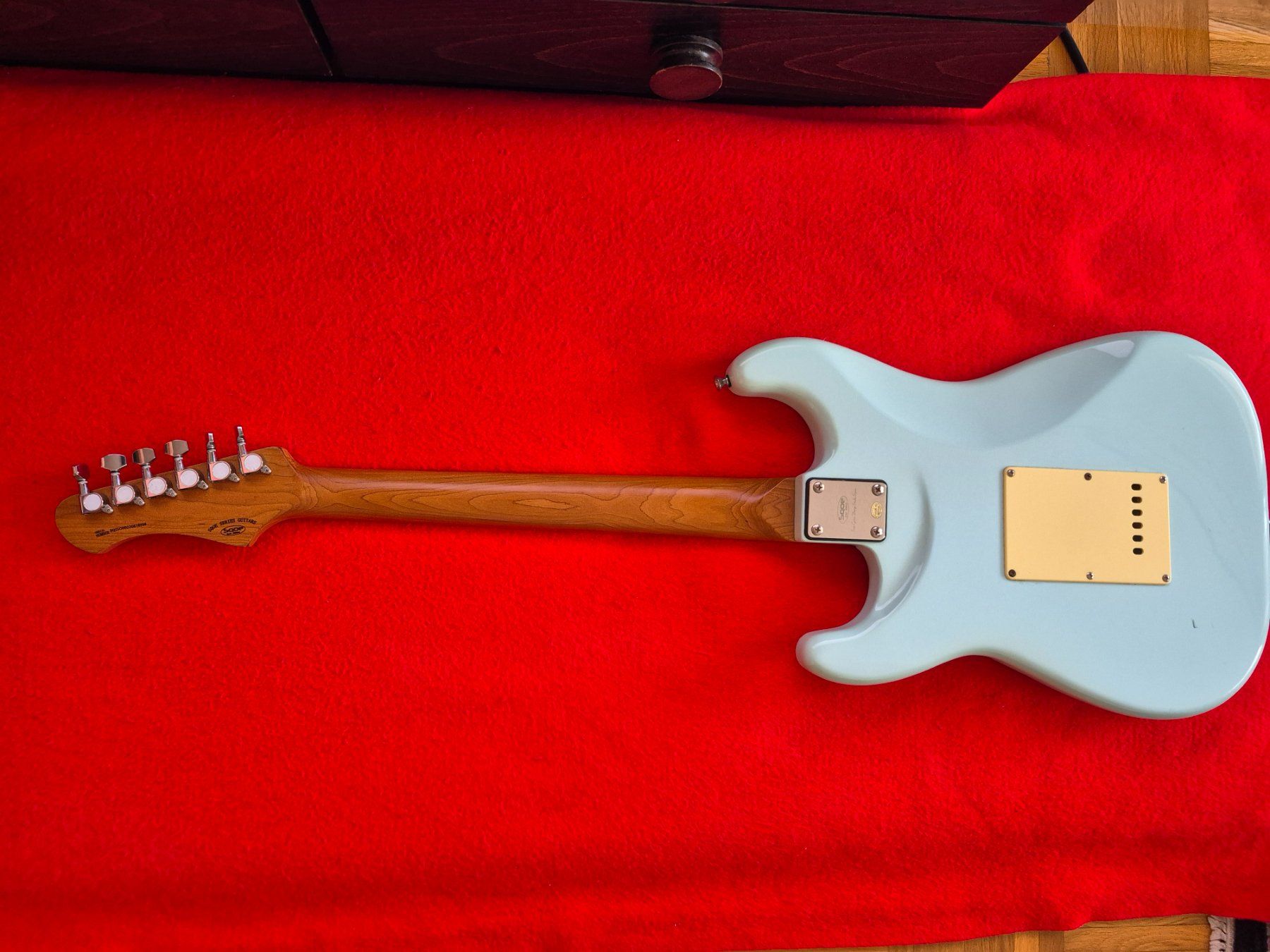 Strumenti musicali: E-Gitarre Sqoe Electric Guitar Design Studio Spain hellblau – Usato da Weinfelden venduto da Hsch0788 1