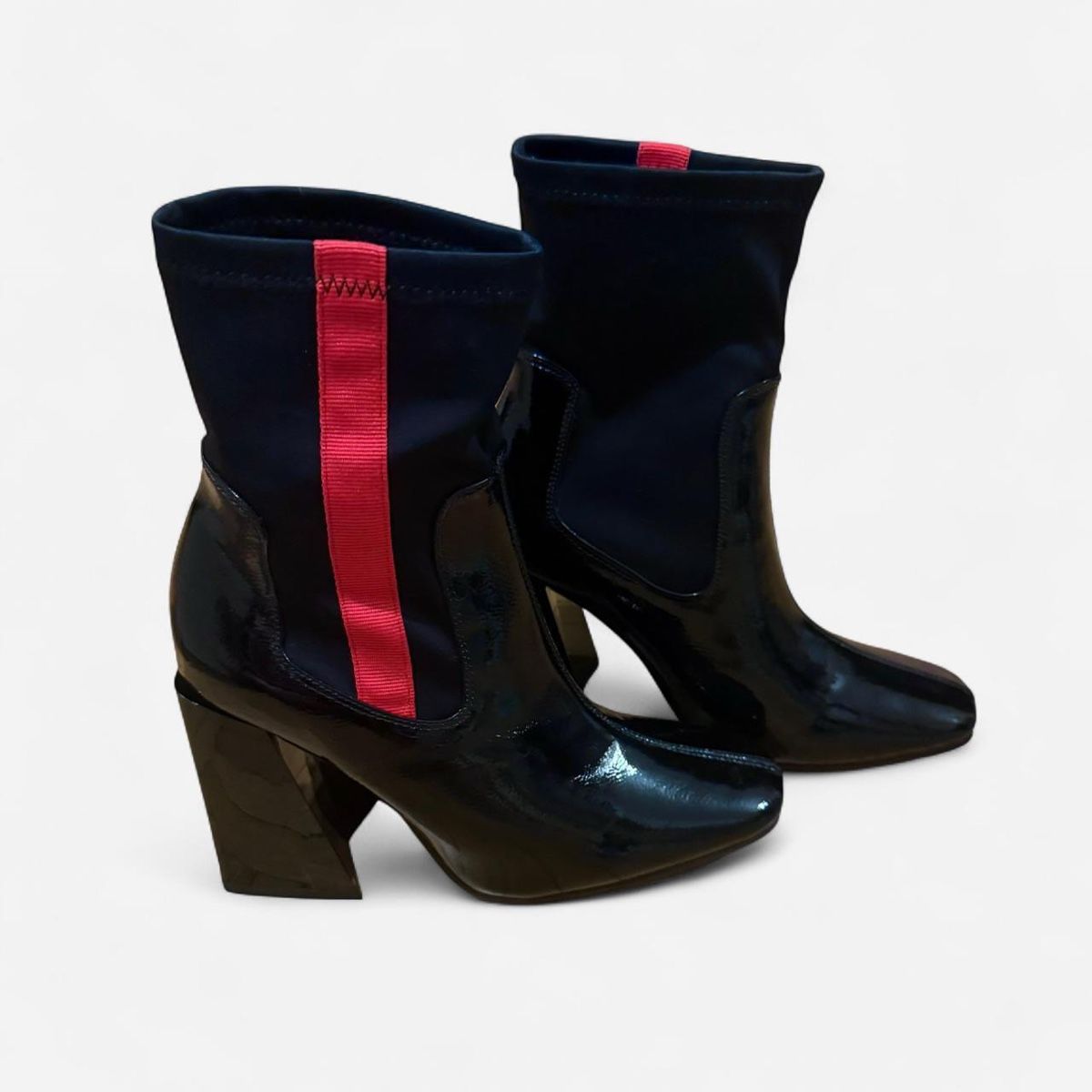 Damenschuhe: Black Ankle Boots with Red Stripe – Neu und originalverpackt aus Basel von 1moonstar