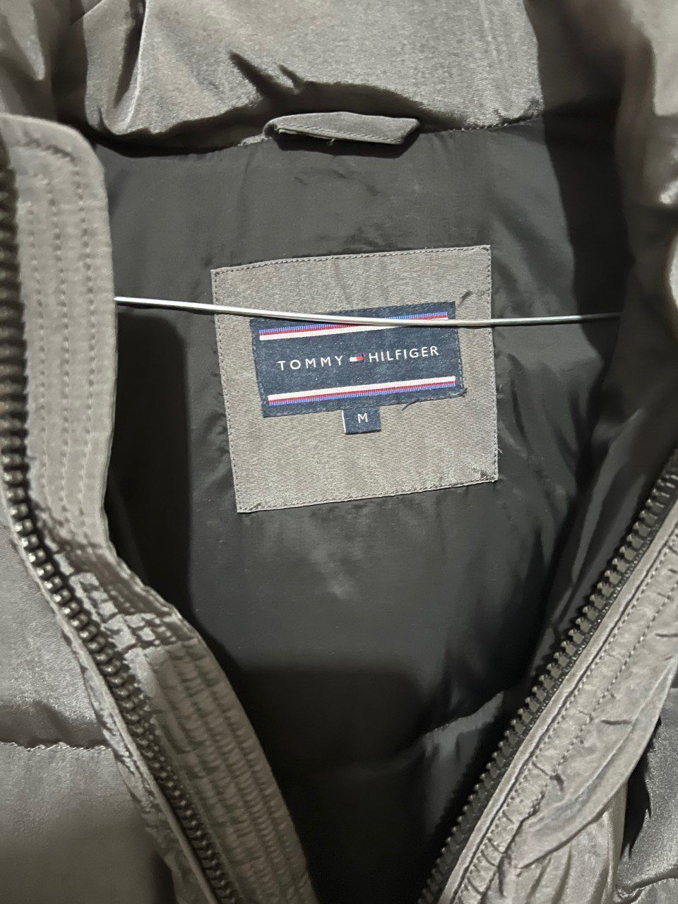 Tommy Hilfiger Jacken: Tommy Hilfiger Jacke grau – Neu (gemäss Beschreibung) aus Lupfig von Pluribus 2