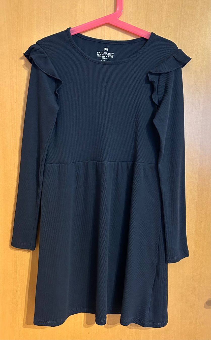 H&M Vestiti & Gonne: Zwei schöne Mädchenkleider Gr.134/140 – Usato da Naters venduto da Gemschhtte 1