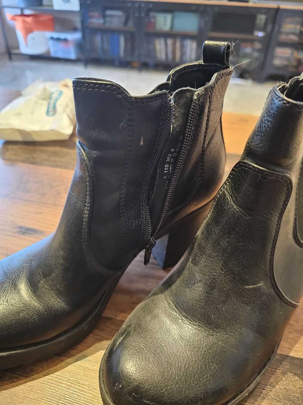 Damenschuhe: Schwarze Stiefeletten Gr. 39 Herbst Winter Schuhe – Gebraucht aus Solothurn von nat_8yg2 2