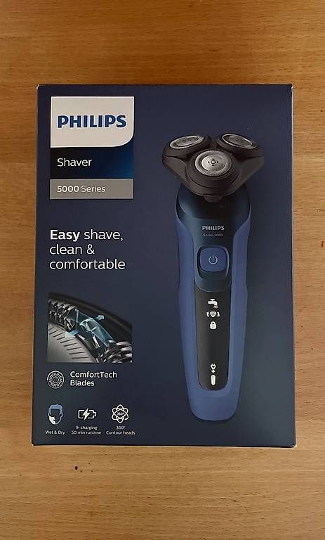 Philips Rasierapparate & Rasierklingen: Philips Rasierer 5000 Series blau neuwertig – Gebraucht aus Basel von lukas.krischker