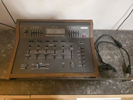 Soundstar MQ-3200 Mixer Equalizer mit Holzseiten.