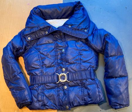 dicke, dunkelblaue Daunenjacke 128