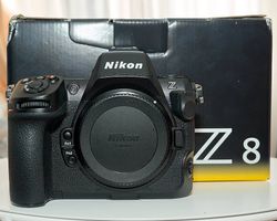 Nikon Z8 (Gehäuse / Body) **Japanese Model**