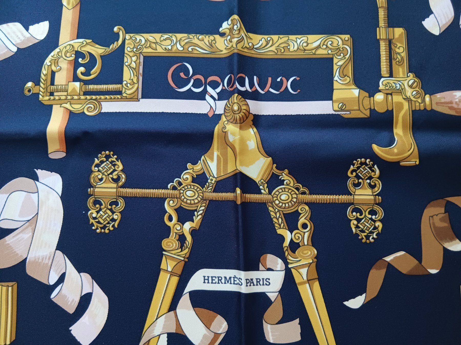 Hermès Foulard & Sciarpe: HERMES "COPEAUX" CARRE 90 CM – Usato da Cossonay-Ville venduto da Les_1001_perles 1