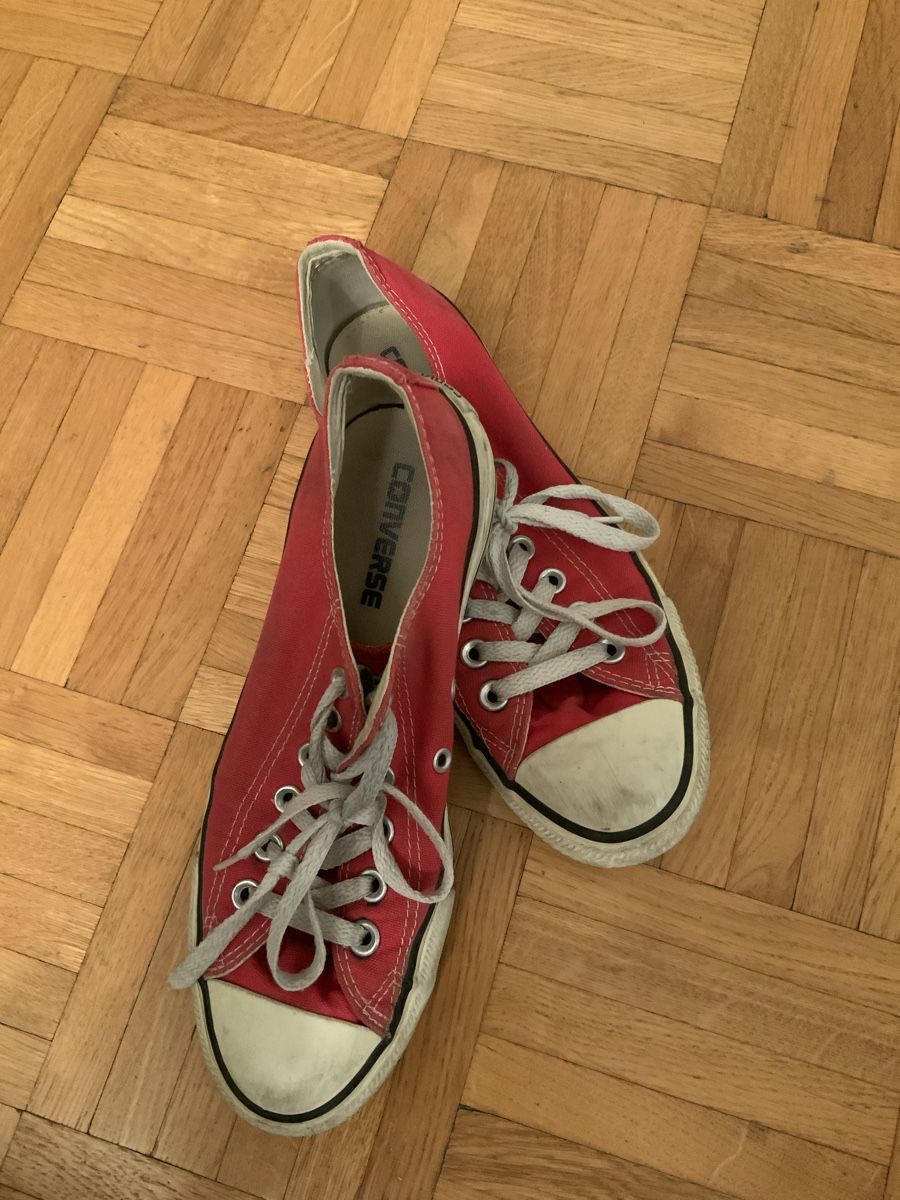 Converse Scarpe da uomo: Rote Converse Chucks, Grösse 39, gebraucht – Usato da Tuggen venduto da Tantas