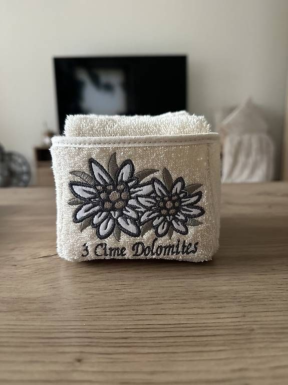 Serviettes de bain: Handtuchset mit Edelweiss / 3 Cime Dolomiten – Neuf avec emballage d'origine à Celerina par Little29 2