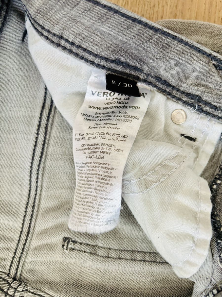 Vero Moda Jeans: Vero Moda Jeans grau - Grösse S/30 – D'occasion à Ennetbürgen par Evelyne_G 2