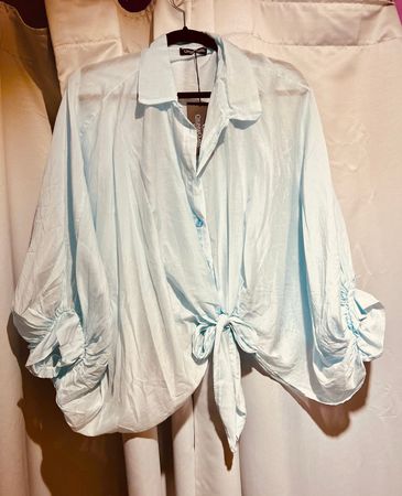 Halbtransparente Binde-Bluse mit Ballon-Ärmeln