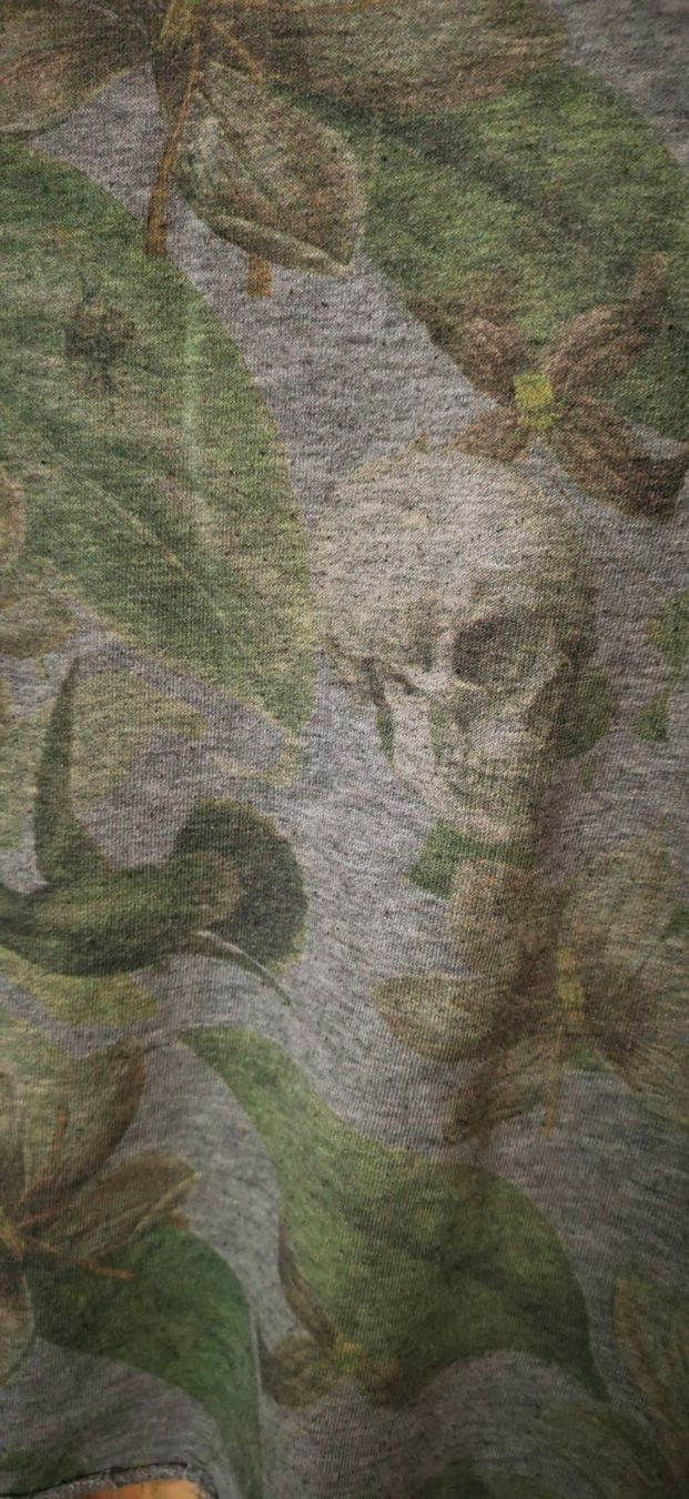 Maglioni & Felpe: Pullover Sweater mit Print Blumen Totenkopf, Top Zustand - S – Usato da Wettingen venduto da JasminL92-2 1