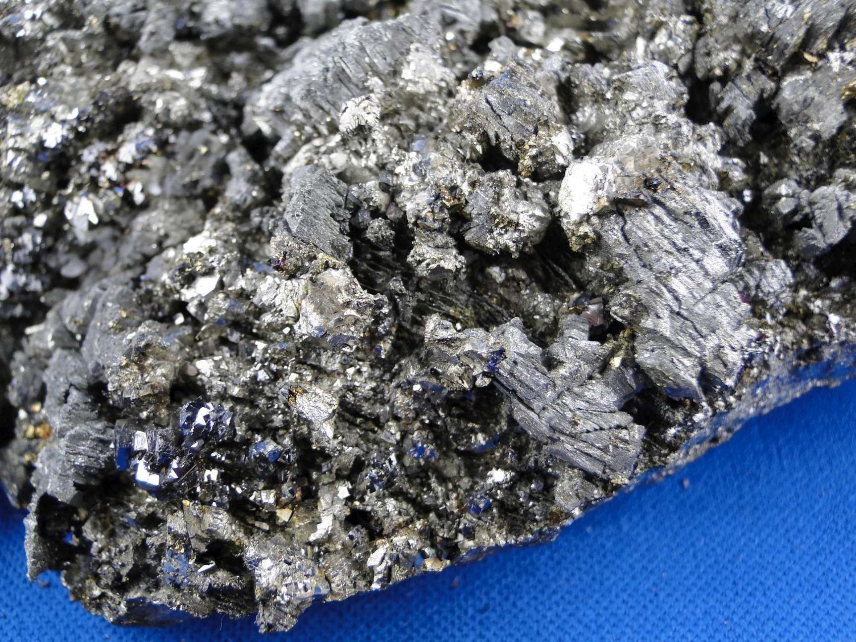 Minerali & Pietre curative: Pyrit psm Pyrrhotit – Usato da Schinznach Bad venduto da Demerald 6