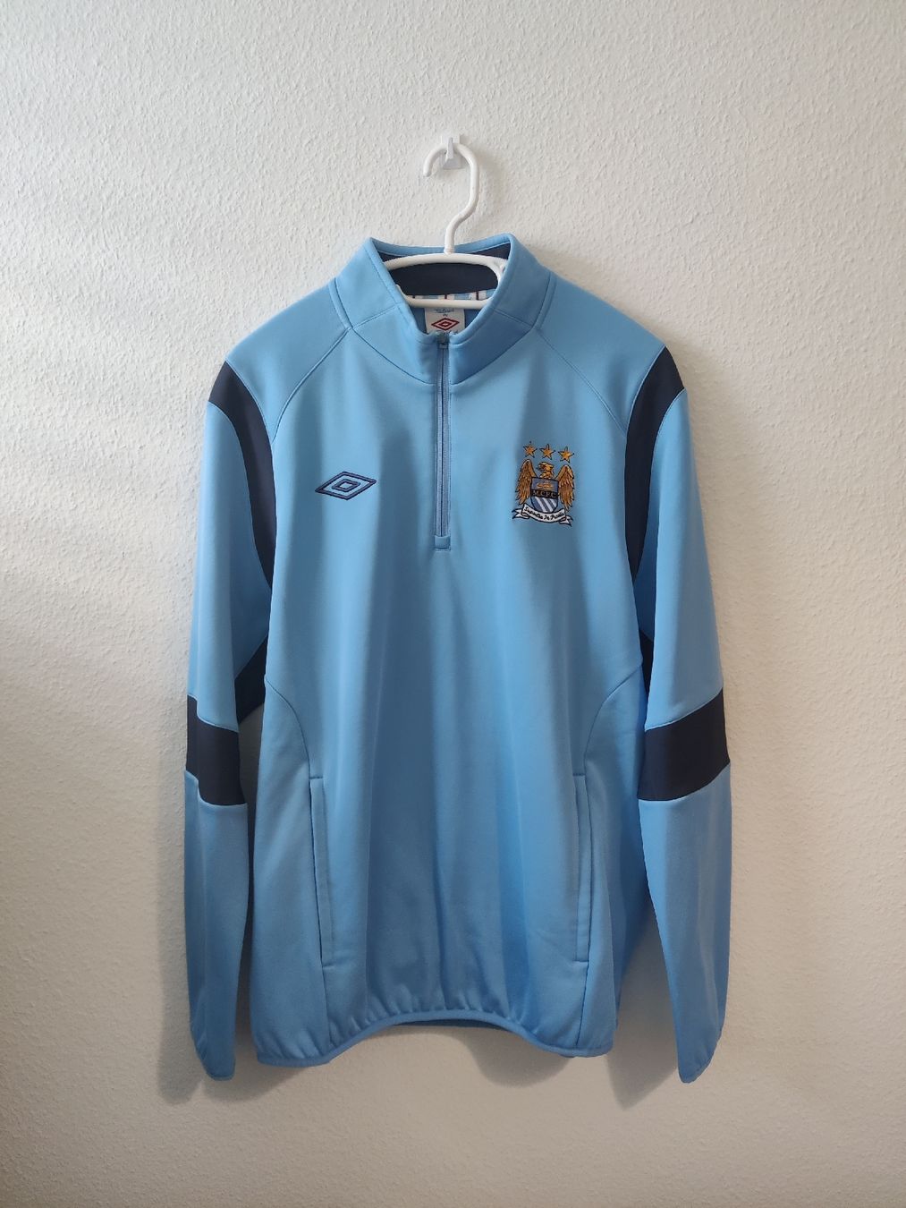 Pulls & Sweat-shirts: Manchester City 2011/12 Trainingspullover (L) – D'occasion à Basel par Ringolero