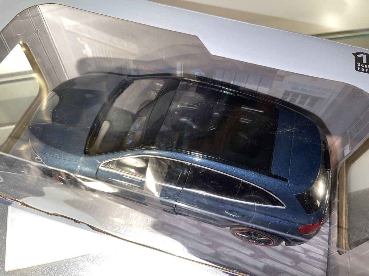 Mercedes-Benz Modellini d'auto: Mercedes-Benz GLA Modellauto Solido 1:18 NEU inkl. OVP – Nuovo e nell'imballaggio originale da Siebnen venduto da speedy63 1