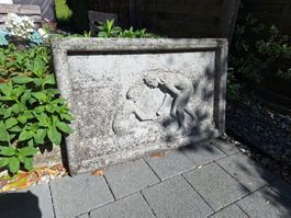 Grosse alte Reliefplatte aus Stein
