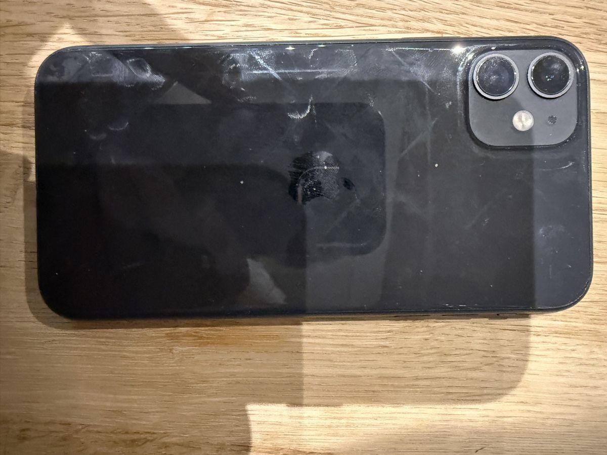 Apple Telefoni cellulari / Smartphones: IPhone 11 schwarz 64GB – Usato da Niederwil AG venduto da lar_yhz5 1