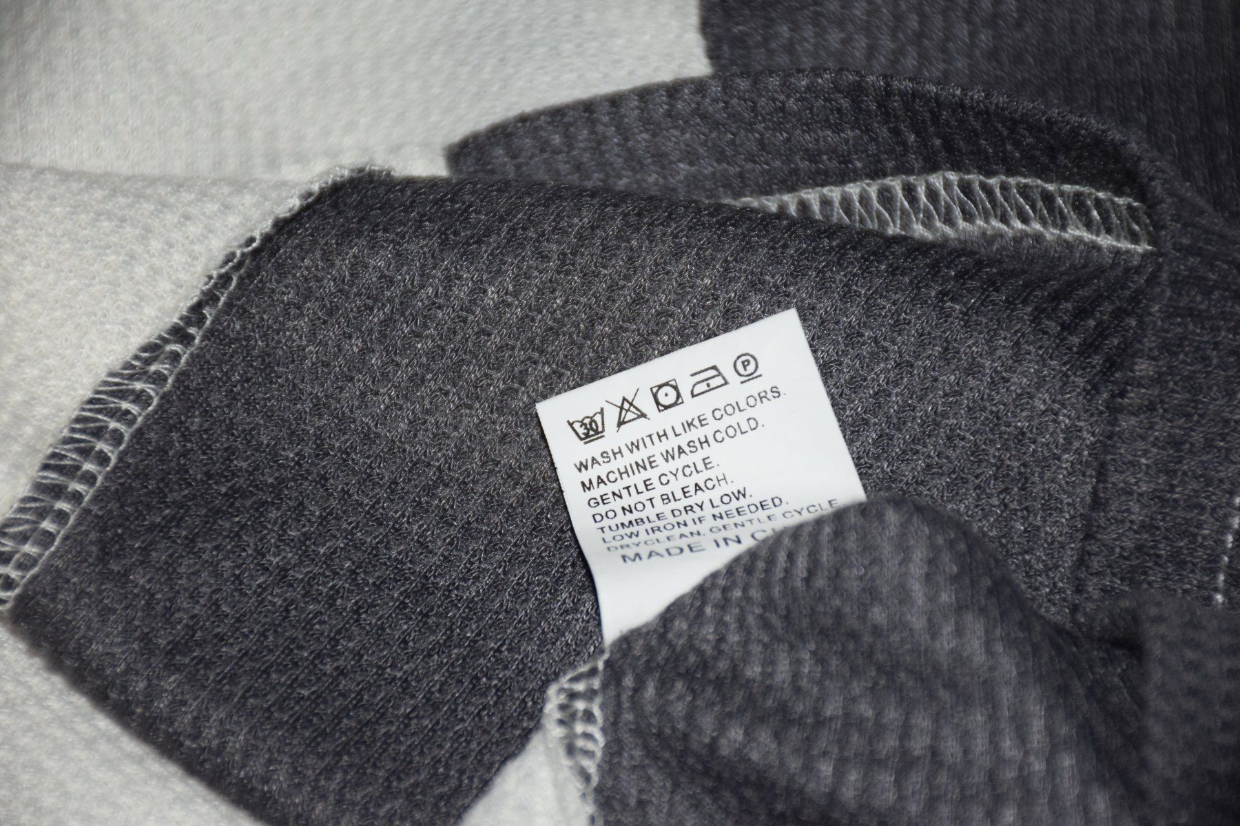 Maglioni & Felpe: Damen Kapuzenpullover mit Knopfleiste vorne Gr M/ L – Nuovo (secondo la descrizione) da Wetzikon ZH venduto da Wetzicardo25 5