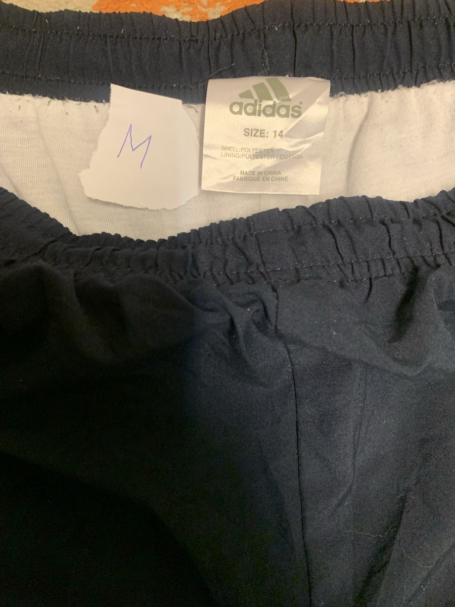 Adidas Pantaloni: Retro Adidas Trackpants, Size M, baggy – Usato da Münchenstein venduto da Alpinevintage 2