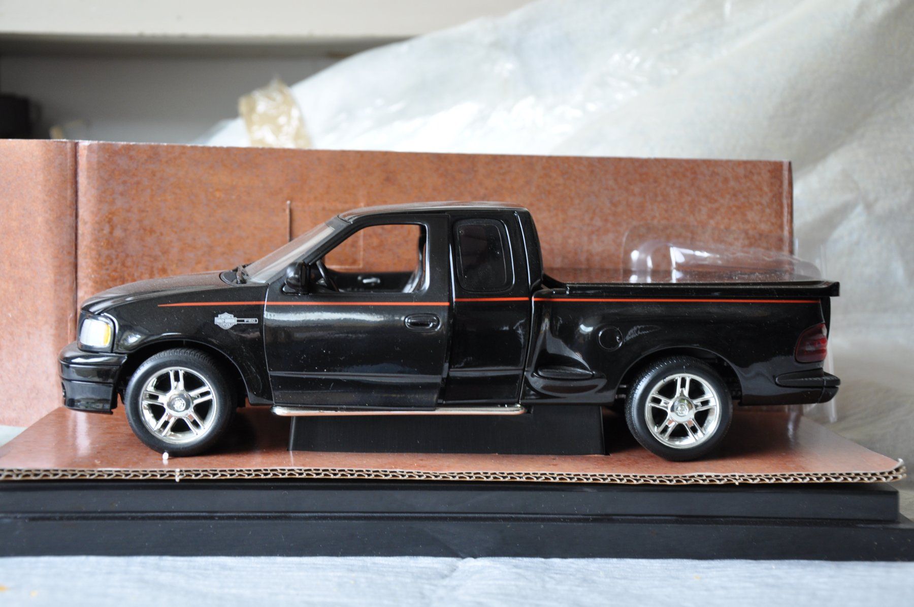 Ford Modellini d'auto: Ford 150 Pickup Harley Davidson – Nuovo e nell'imballaggio originale da Ebnat-Kappel venduto da Aallerlei 3