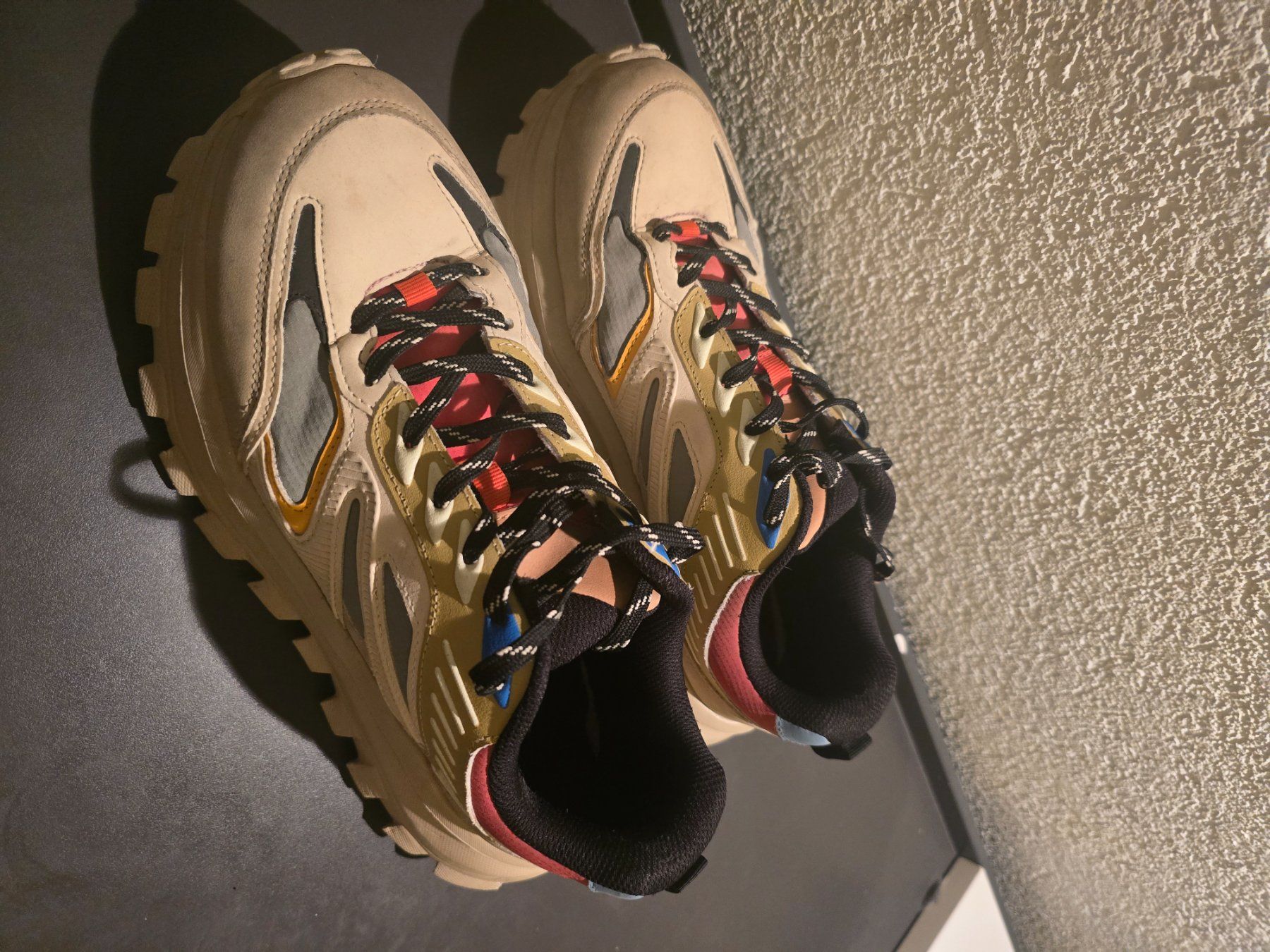 Scarpe da uomo: Sneakers multi-colored beige design used condition – Usato da Lausanne venduto da b_r_6z5f 2