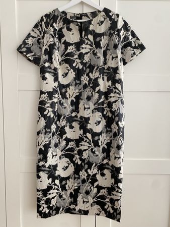 Hochwertiges Kleid mit Blumenmuster, ca. Grösse M