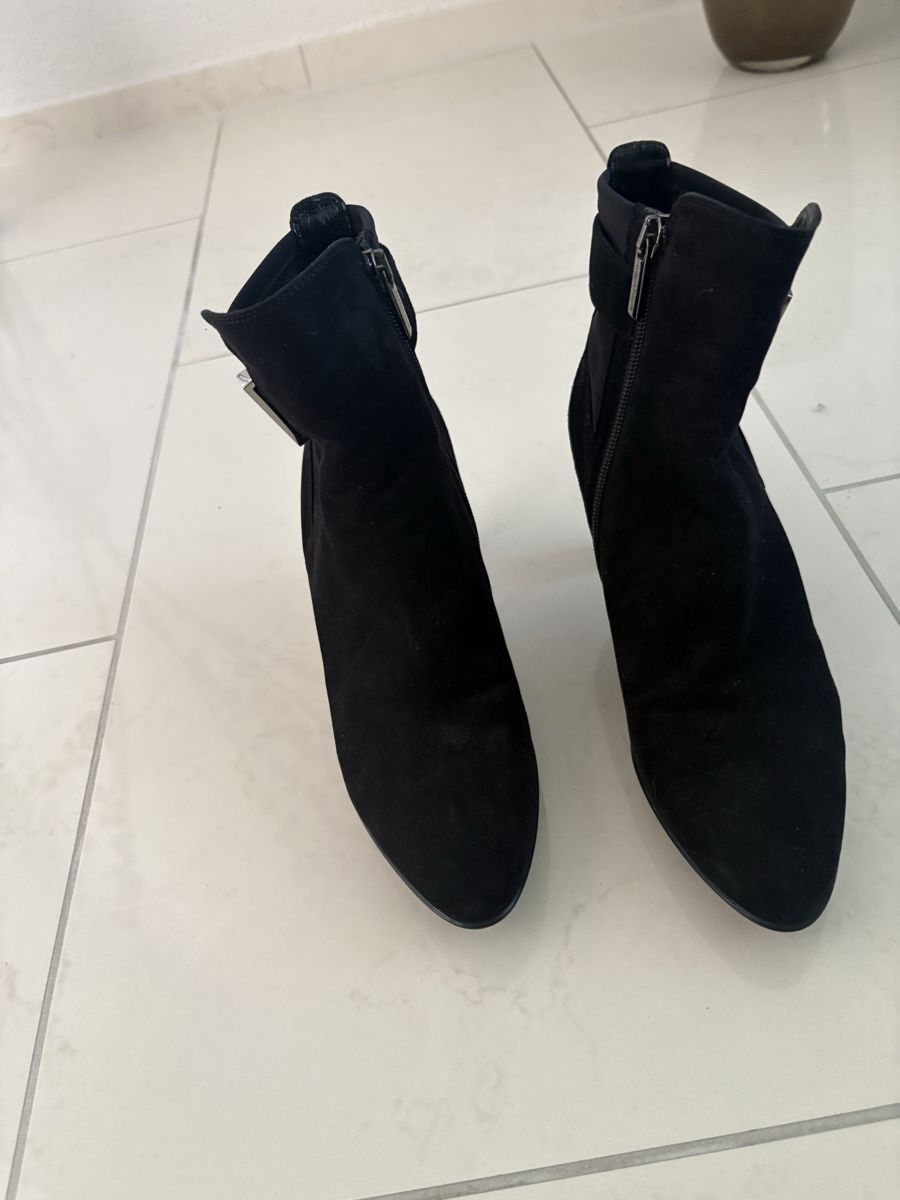 Scarpe da donna: Stiefelette in schwarz-neuwertig – Nuovo (secondo la descrizione) da Stäfa venduto da ul__6856 1