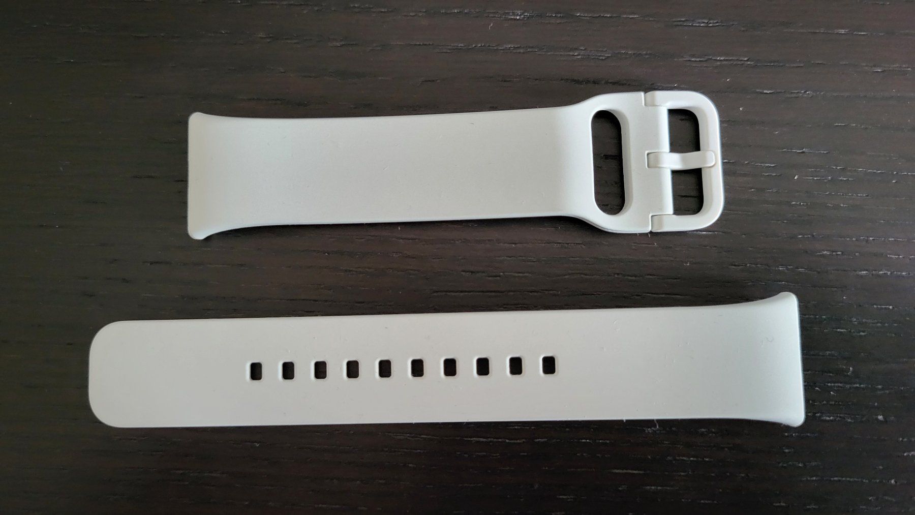 Samsung Smartwatch: Samsung Galaxy Fit3 Silikon Sportarmband weiss ET-SFR39 – Neu (gemäss Beschreibung) aus Schindellegi von Peter8834