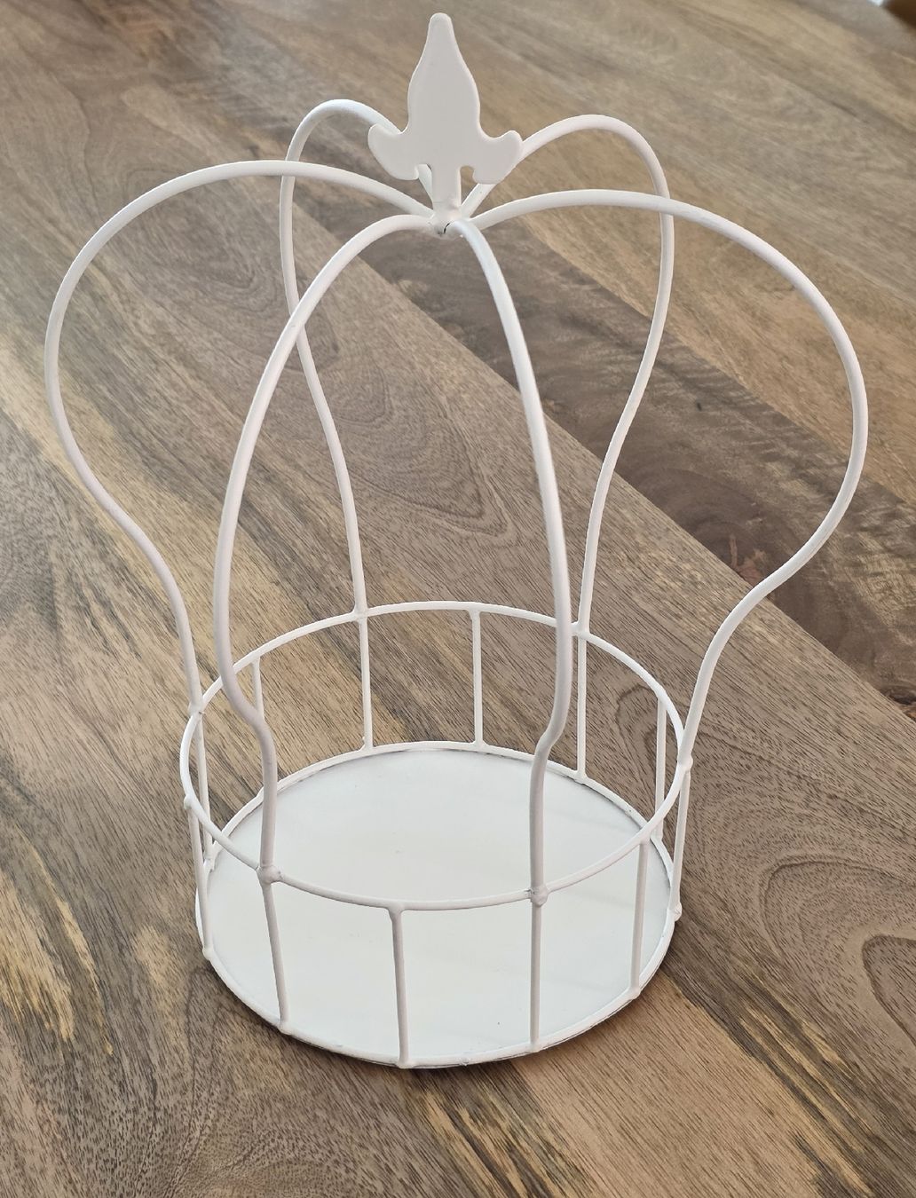 Tutte le decorazioni: Deko Krone weiss Metall  – Usato da Rheinsulz venduto da Gilea 1