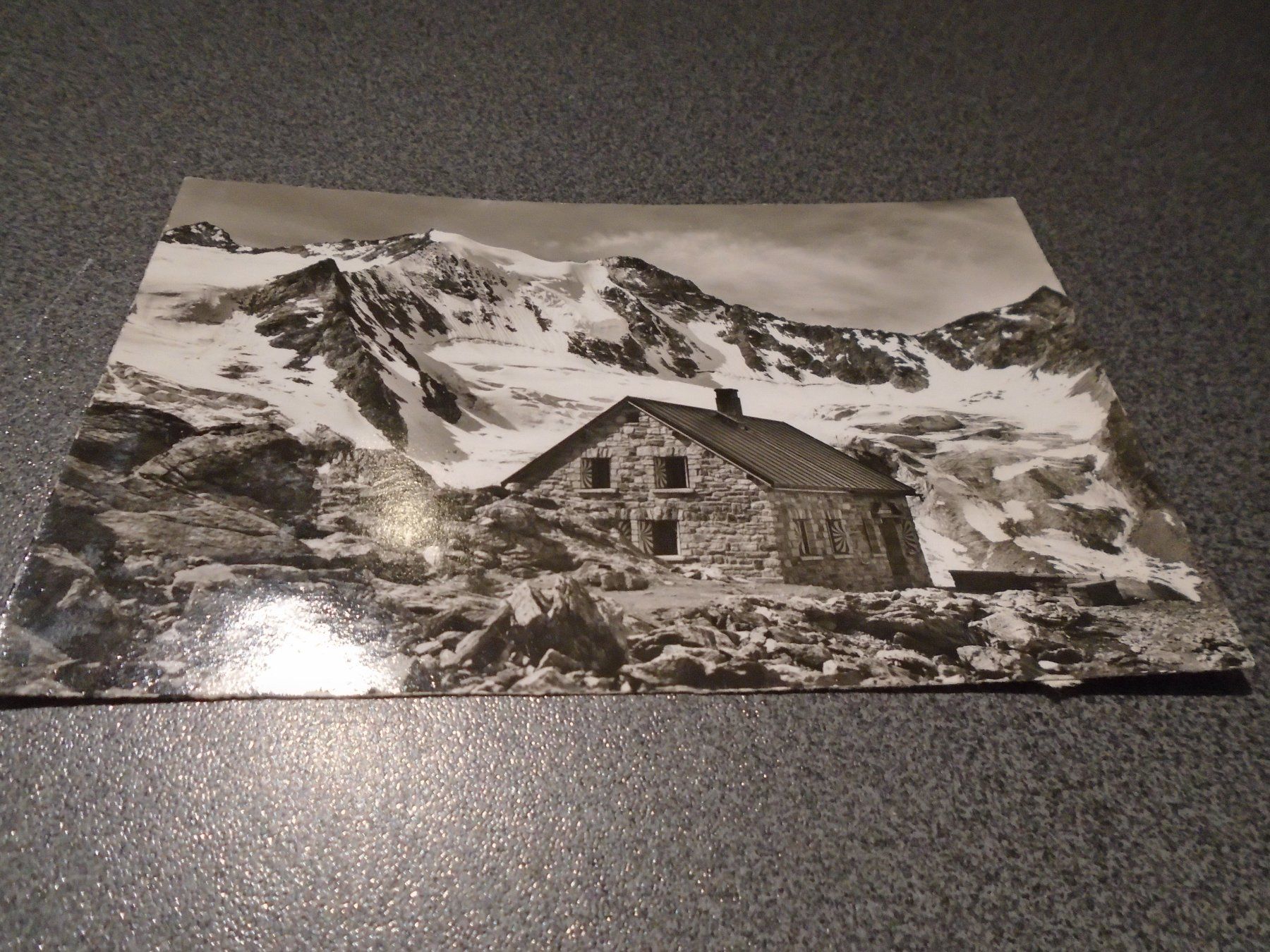 Cartes postales: Ansichtskarte Cabane de Moiry, 2825 m – D'occasion à Zürich par abraxas1291