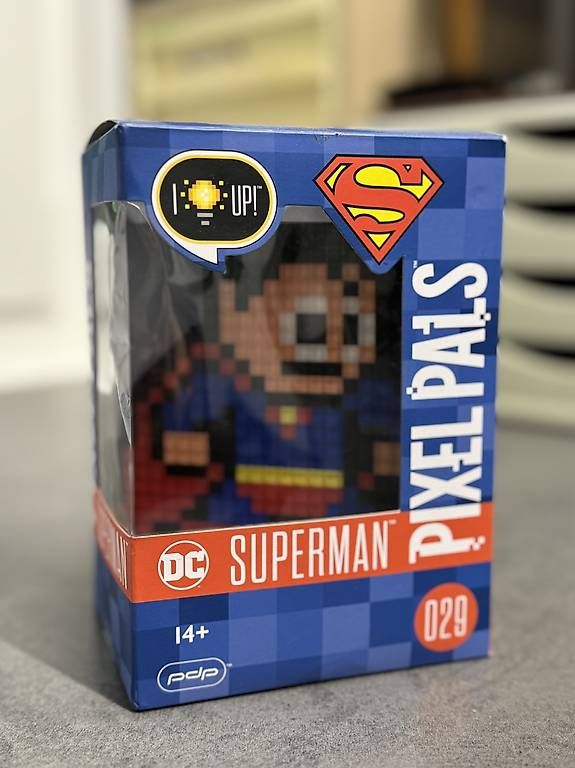 Statuette: Pixel Superman ( leuchtend ) – Usato da Möriken AG venduto da E60Veni 2