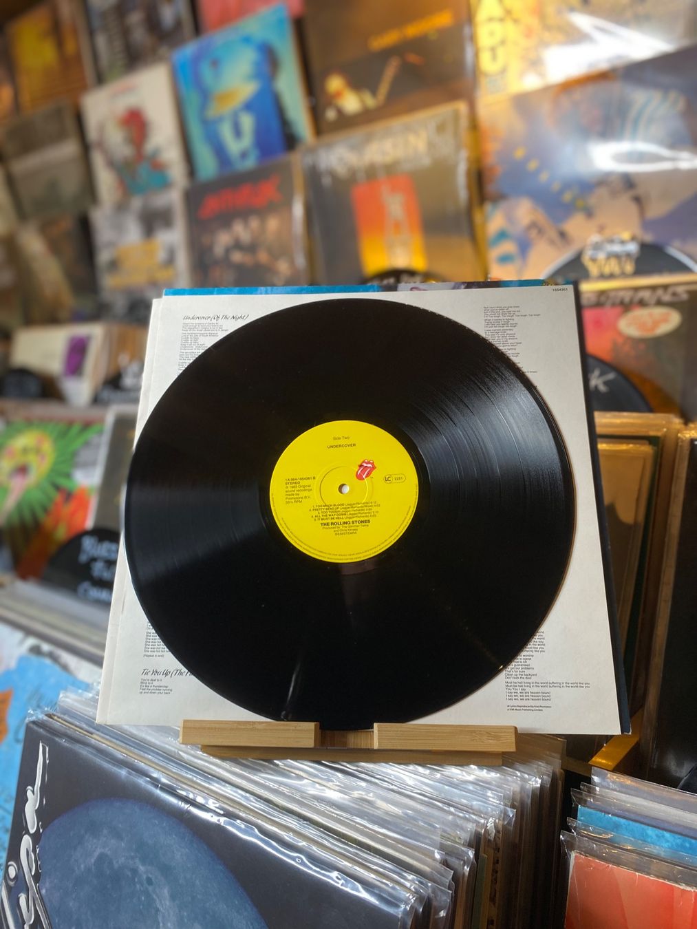 Dischi in vinile: THE ROLLING STONES - UNDERCOVER...OG EU 1983...EX/EX – Usato da Gals venduto da Diskopatshop 3