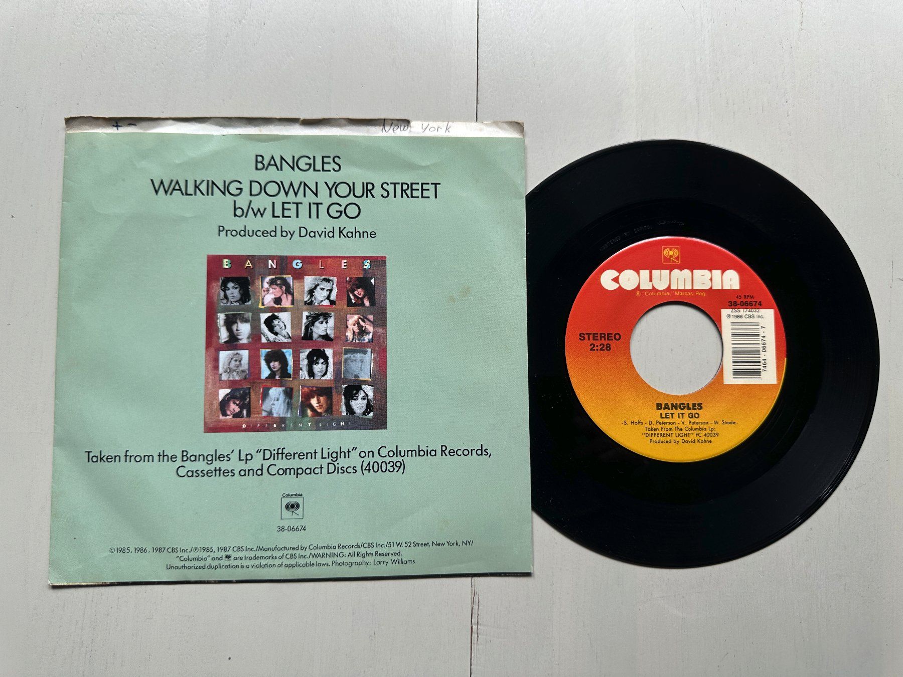 Dischi in vinile: BANGLES tolle Single Kult Walking  80's USA differnt Top – Usato da Basel venduto da Partridge 1