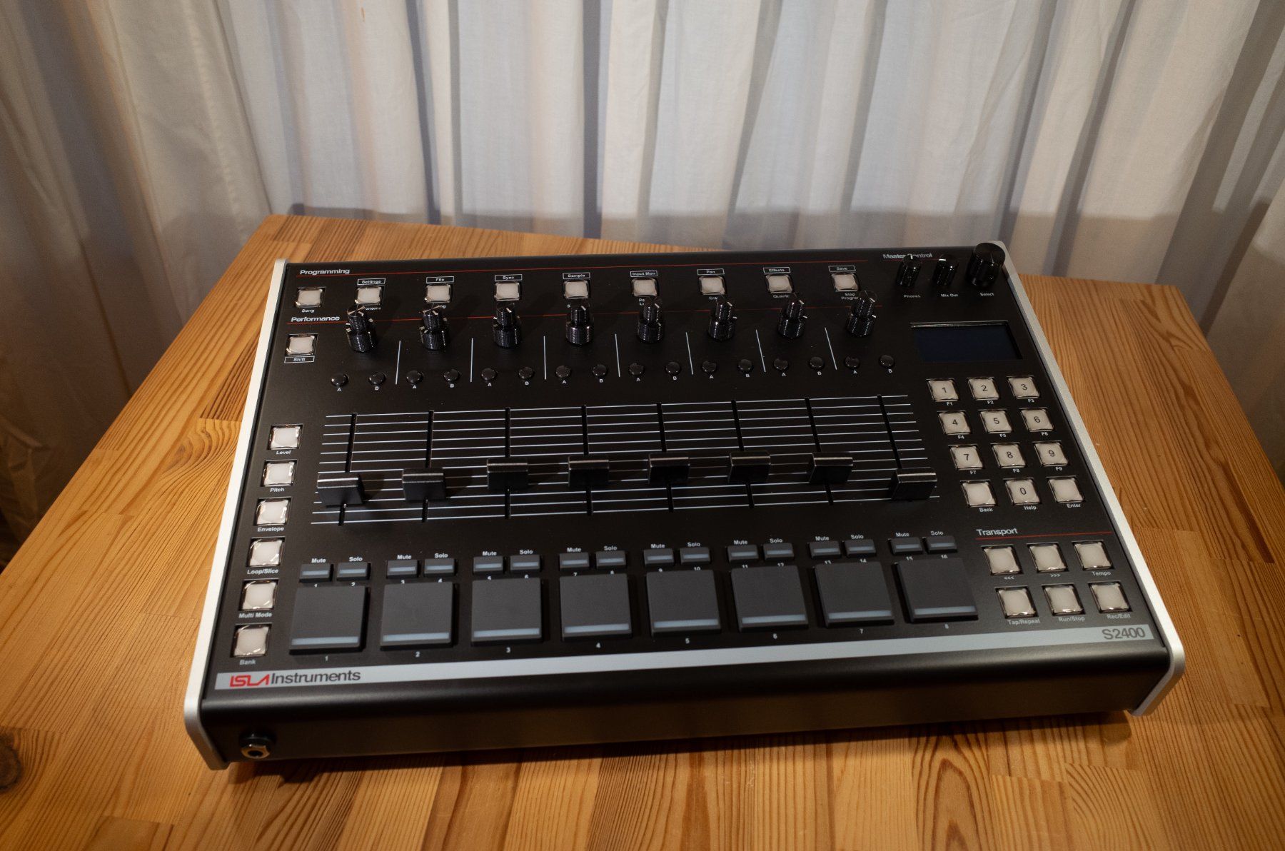 Musikinstrumente: Isla Instruments S2400 – Neu (gemäss Beschreibung) aus Wädenswil von SO2 1
