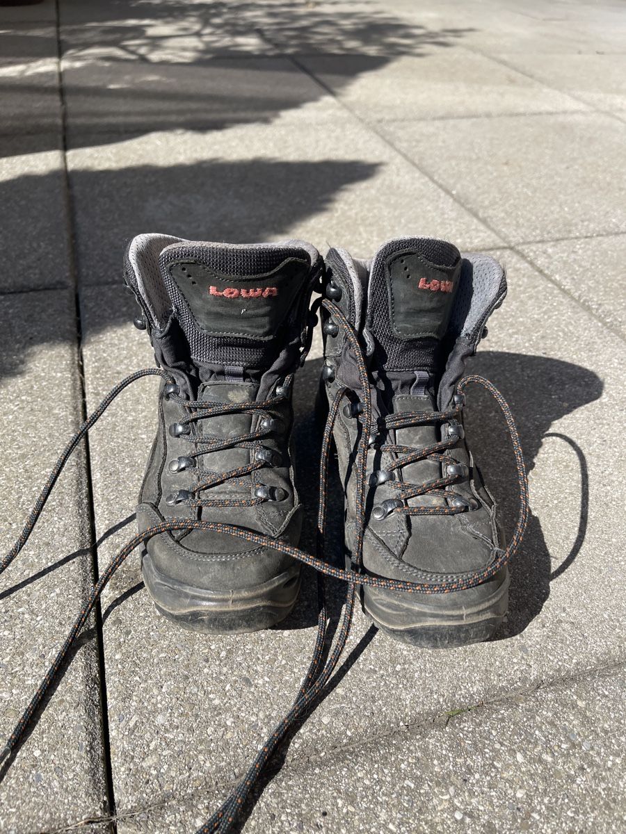 Lowa Herrenschuhe: Chaussures de marche Lowa – Gebraucht aus Tatroz von Luz_niel
