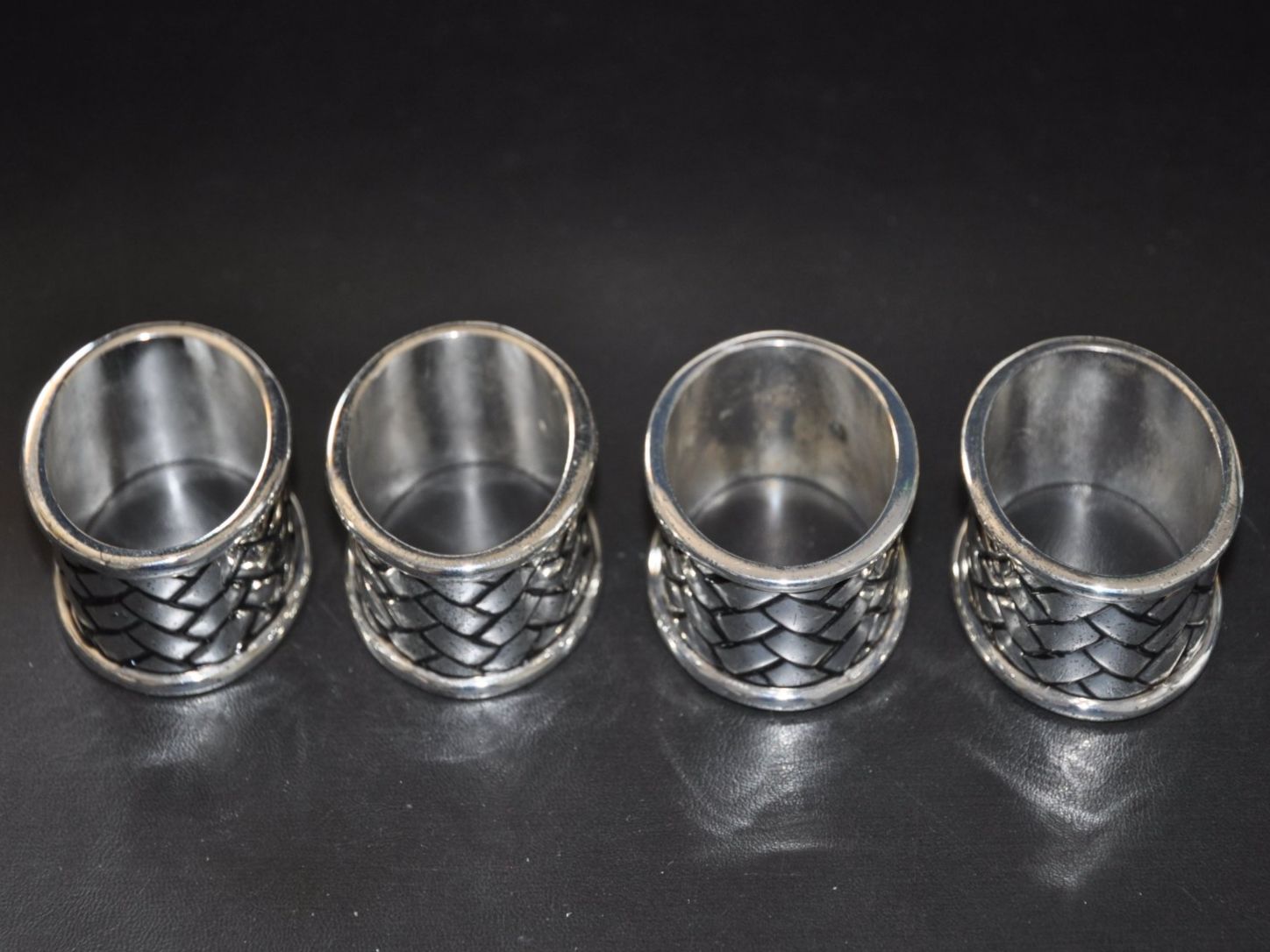 Sonstige Dekorationen & Accessoires: 4 Serviettenringe mit Flechtmuster, Metall, Vintage – Gebraucht aus Boll von Theodora15 3