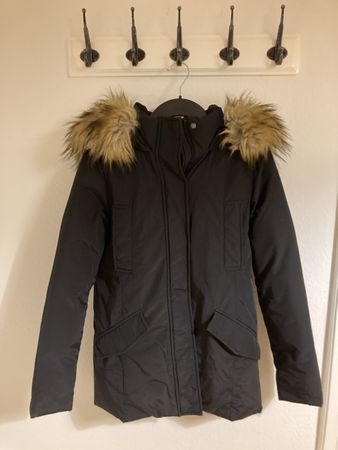 Schwarze Winterjacke von Hallhuber in Gr. 36