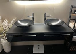 Doppelwaschtisch mit zwei Becken ink.WC Schüssel