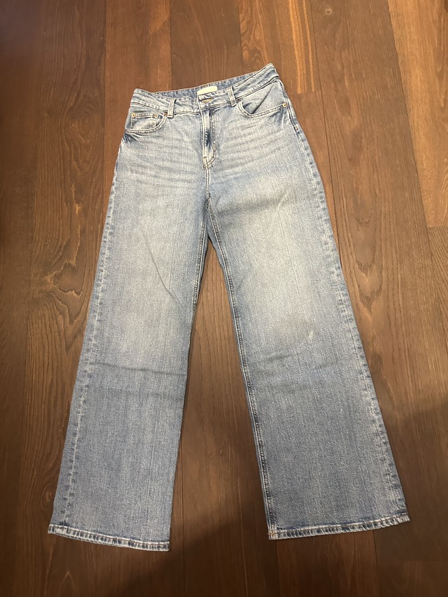 H&M Jeans: Jeans weit, gerade - neu H&M – Usato da Diepoldsau venduto da Soleil0425