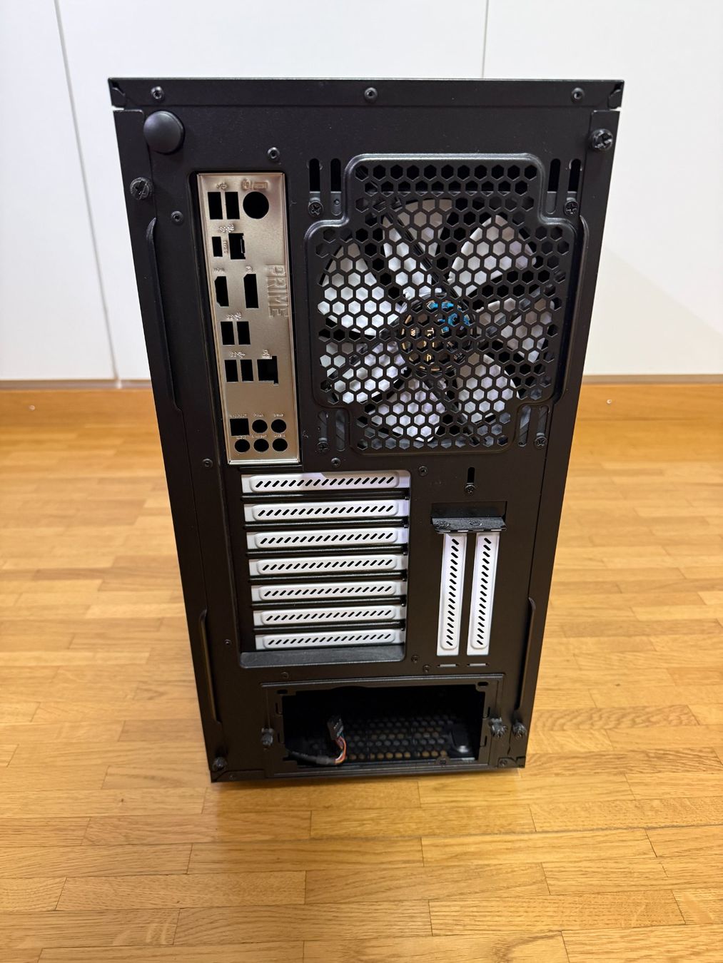Fractal Boîtiers: Fractal Design Define R6 PC-Gehäuse Schwarz – D'occasion à Uetikon am See par 27euler18 5
