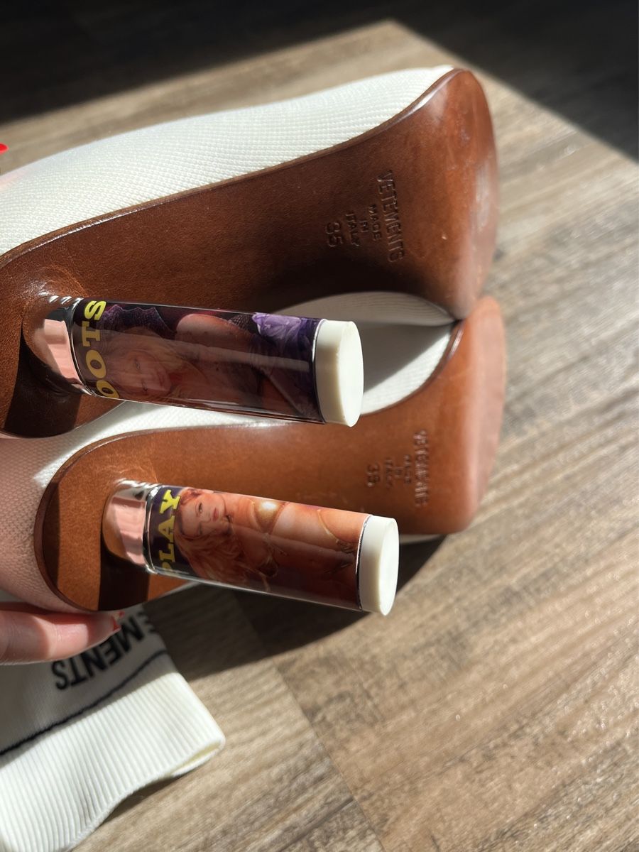 Scarpe da donna: VETEMENTS Sock-Boots mit Absatz Zigarette – Nuovo (secondo la descrizione) da Langnau am Albis venduto da Nataliehershlag 4
