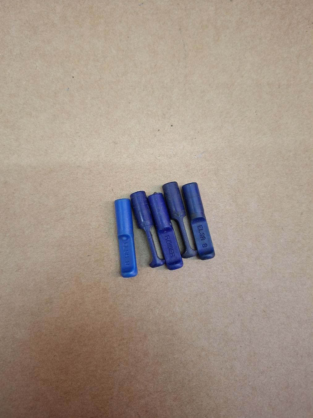 Altro per industria metallurgica: bouchons de raccords pneumatiques 8mm – Usato da Villarepos venduto da homemade123