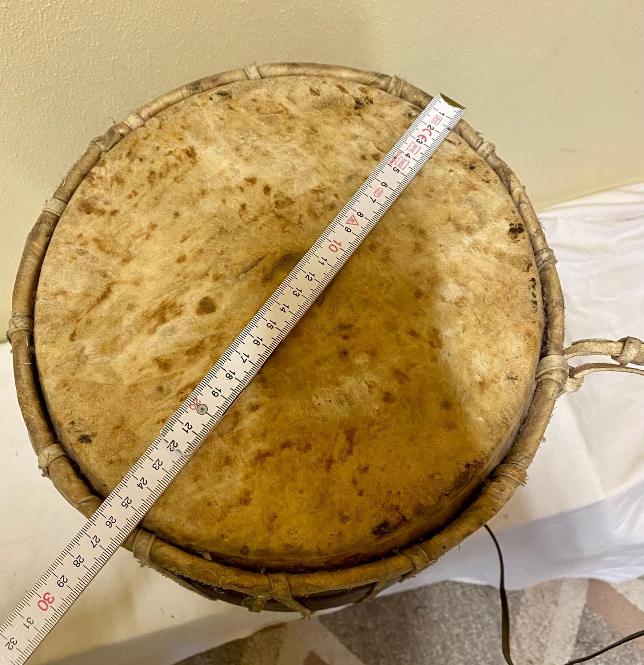 Strumenti musicali: Trommel Dholak, Handarbeit, ca. 48 cm hoch – Usato da Krauchthal venduto da SamsPuce 3