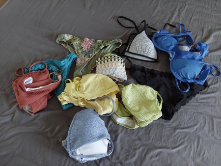 VERSCHIEDENE BIKINIS/ OBERTEILE/ HOSEN GR. M