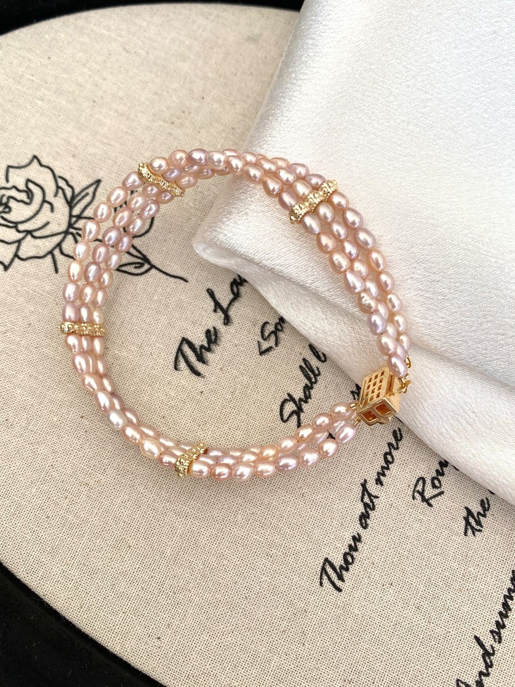 Bracciali & Braccialetti: dreifach Süsswasserperlen/Perlen Armbänder – Nuovo e nell'imballaggio originale da Sarnen venduto da Yingsperlen4