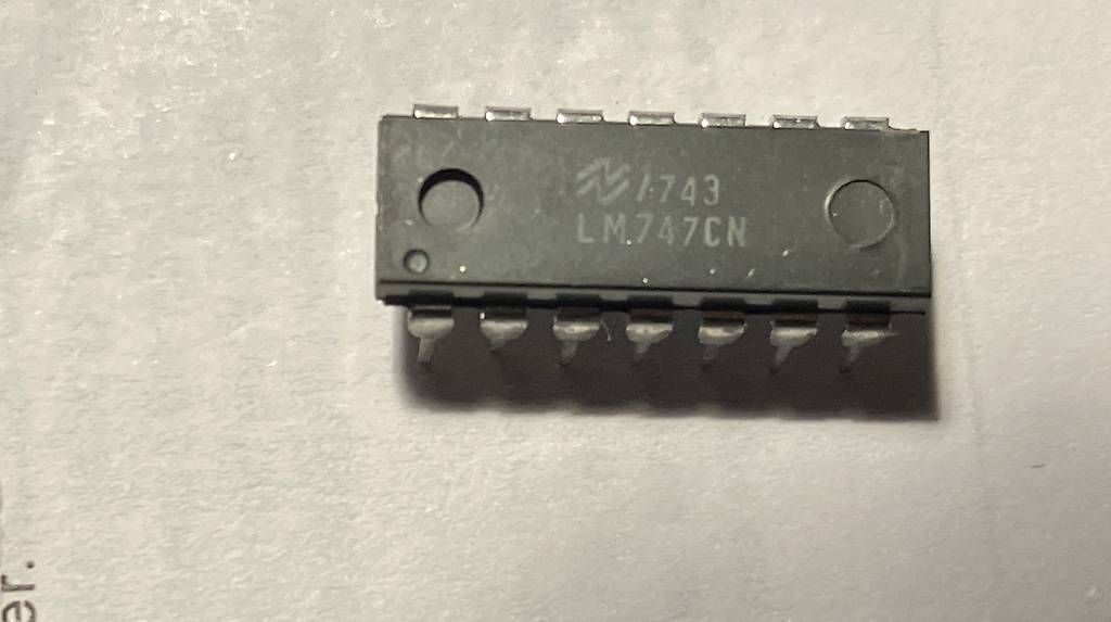 Componenti elettronici: LM747CN Halbleiter  – Usato da Schaffhausen venduto da MCaj