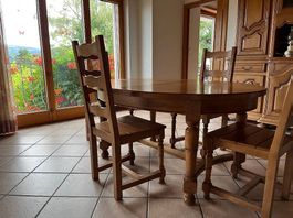 Table à rallonge et 6 chaises en chêne massif